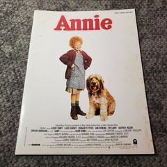 Annie Easy Piano Edition Songbook Folio MPL Hal Leonard 1982
