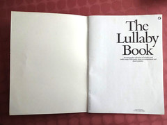 THE LULLABY BOOK Easy Piano Voice Guitar Song Book Amsco Publications 1985 VTG