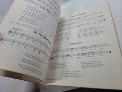 104 Folk Songs on Folkways Records Robbins Music Corporation 1964 Vintage PB