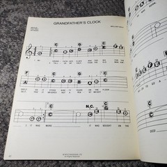 60 of the World&rsquo;s Easiest to Play Songs with 3 Chords Songbook P/V/G Organ Piano