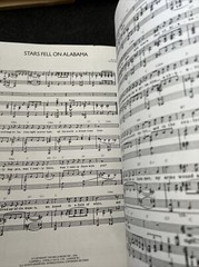 Musical memories: 1930 – 1940 Piano vocal Paperback / softback Songbook