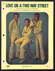 1970 THE MOMENTS « LOVE ON A TWO WAY STREET » SHEET MUSIC – POP ROCK ERA