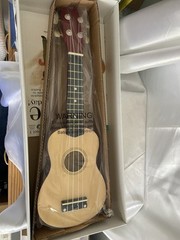 Learn to Play Ukulele Complete Kit top quality 4 string ukulele W/book A/V acces