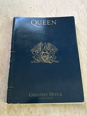 QUEEN 1993 UK songbook GREATEST HITS II PIANO/VOCAL/GUITAR 128 pages w/color pix