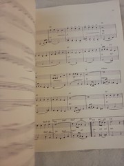 Vintage Christmas Songbook 104 Giant Christmas Songs Piano Guitar 128 Pages VG