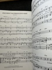 Musical memories: 1930 – 1940 Piano vocal Paperback / softback Songbook