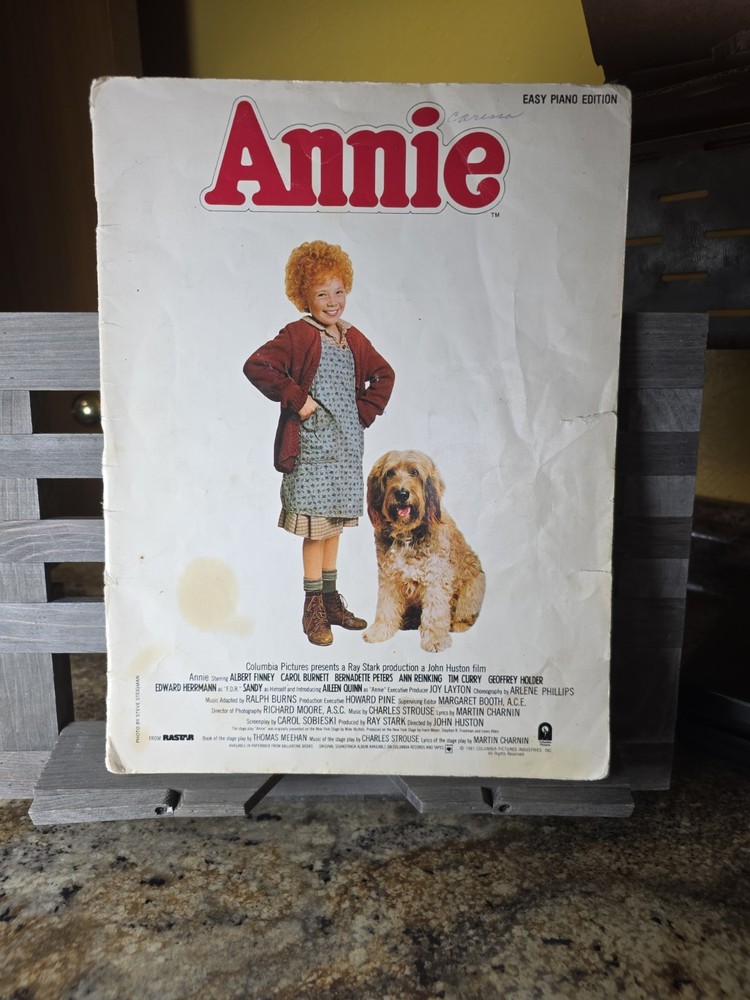 Annie Sheet Music Easy Piano Songbook from the Movie 1981 Paperback