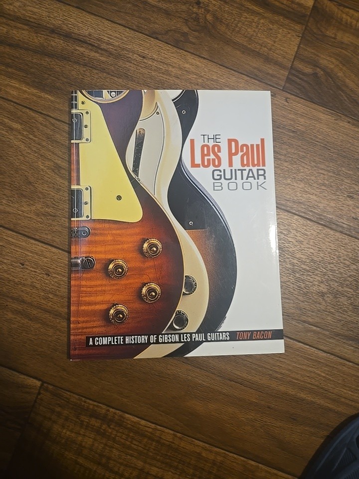 The Les Paul Guitar Book Paperback 3rd Edition 2009