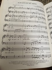 VTG Warner Bros. Publications Easy Piano Arrangements Song Book, Pop Listening