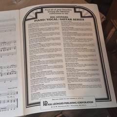Hal Leonard 50 Top Hits of 1982 Songbook Piano/Voice/Guitar HL00309626