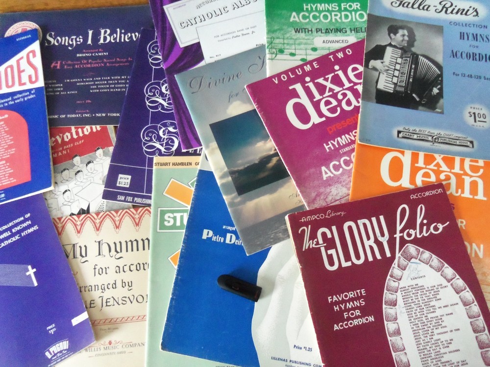 SACRED, RELIGIOUS, CHRISTIAN ACCORDION LOT OF 29 BOOKS ON FLASH DRIVE NEW!