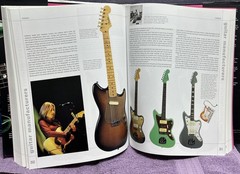 BEST GUITAR BOOK LOT! 2000 GUITARS- TOTALLY GUITAR- BEST ACOUSTIC GUITAR SONGS