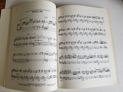 Pre-Owned 1987/1988 TV Songbook and Columbia&rsquo;s 50 Popular Hits – Sheet Music