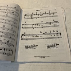 Ultimate Christmas Showstoppers Piano Vocal Guitar Chords Warner Bros 2002 Music