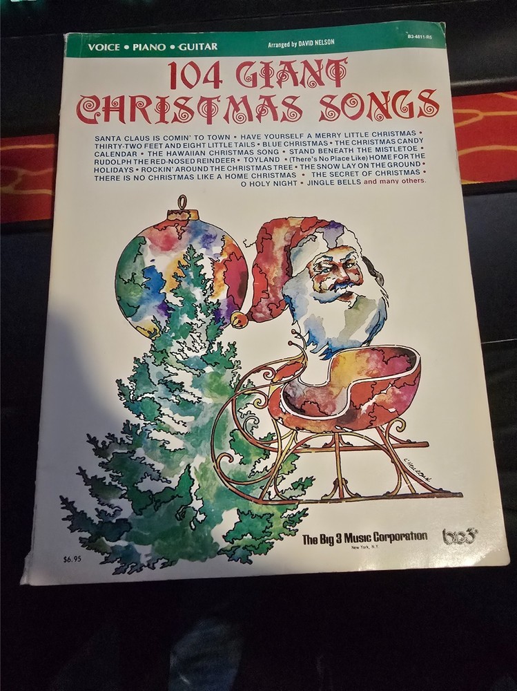 Vintage Christmas Songbook 104 Giant Christmas Songs Piano Guitar 128 Pages VG