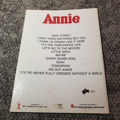 Annie Easy Piano Edition Songbook Folio MPL Hal Leonard 1982