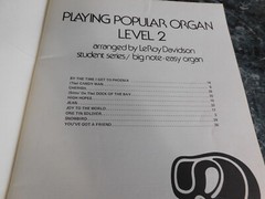 Playing Popular Organ Level 2 Student Series big Note Easy Organ