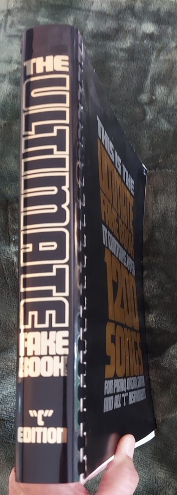 The Ultimate Fake Book: Contains over 1200 Songs. Piano, Guitar, All “C” Instr.