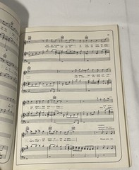 OLIVIA NEWTON-JOHN Music SONG Book 80 PAGES PHOTOS Piano Vocal Chords VTG~NICE!