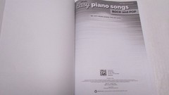 Alfred Alfred&rsquo;s Easy Piano Songs: Rock and Pop Easy Hits Piano Songbook