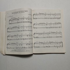 100 Giant Hits Of The 60&rsquo;s & 70&rsquo;s Sheet Music Book Big 3 Music Vintage