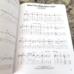 Beginning Solo Guitar Disney Songs Songbook–Hal Leonard–Chord Melody Style