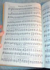 VINTAGE THE GOLDEN BOOK OF FAVORITE SONGS OLD FASHIONED MUSIC BOOK 128 PAGES!