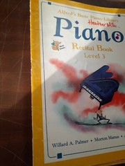 Alfred&rsquo;s Basic Piano Sheet Music Recital Book Level 3 1982 G