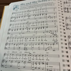 1985-THE READERS DIGEST SPIRAL BOUND HARDCOVER « CHILDREN&rsquo;S SONGBOOK » w/131 SONGS