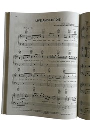 Alfred Easy Piano Songs: Rock and Pop Easy Hits Piano Songbook Sheet Music