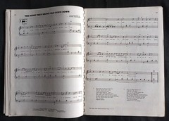 Hansen&rsquo;s 72 Giants Music of Todays Greatest Hits for Piano, Vocal, Organ, Guitar
