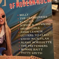Women of Modern Rock 25 Songs of the &rsquo;90&rsquo;s by 12 artists (Piano Vocal Guitar) PB