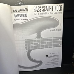 Bass Scale Finder: Easy-to-Use Guide to Over 1,300 Scales 9 Inch. X 12 Inch.