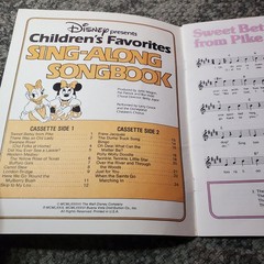 Disney Children&rsquo;s Favorites SING-ALONG SONGBOOK P/V/G Disneyland 1987 24pp