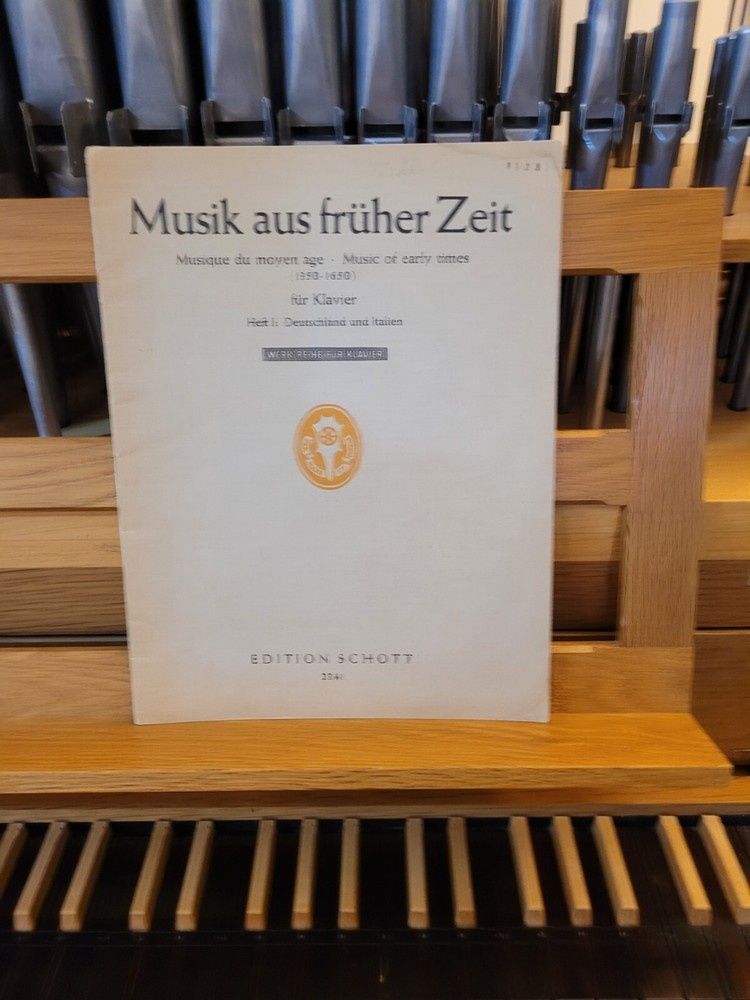 * Music of Early Times, book 1 Germany & Italy: organ (Schott)