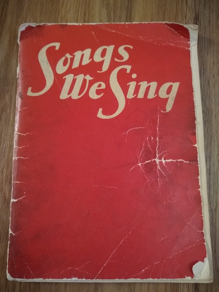 Vintage Music Book, « Songs We Sing », 1941, Paperback, 144 pages
