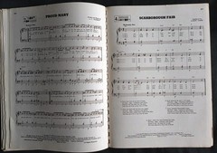 Hansen&rsquo;s 72 Giants Music of Todays Greatest Hits for Piano, Vocal, Organ, Guitar
