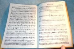 VINTAGE THE GOLDEN BOOK OF FAVORITE SONGS OLD FASHIONED MUSIC BOOK 128 PAGES!