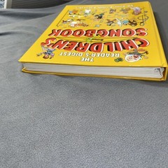 1985-THE READERS DIGEST SPIRAL BOUND HARDCOVER « CHILDREN&rsquo;S SONGBOOK » w/131 SONGS