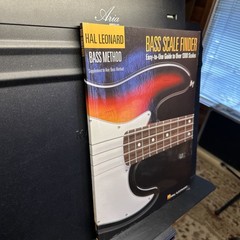 Bass Scale Finder: Easy-to-Use Guide to Over 1,300 Scales 9 Inch. X 12 Inch.