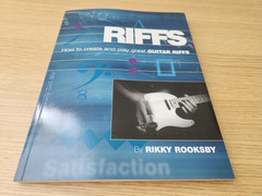 RIFFS – HOW TO CREATE & PLAY GREAT GUITAR RIFFS – RICKY ROOKSBY – CD IS MISSING