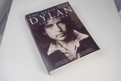 THE DEFINITIVE DYLAN SONGBOOK – AMSCO PUBLICATIONS – 2001 – OVER 325 SONGS!