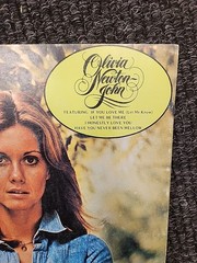 OLIVIA NEWTON-JOHN Music SONG Book 80 PAGES PHOTOS Piano Vocal Chords VTG 1975