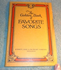 VINTAGE THE GOLDEN BOOK OF FAVORITE SONGS OLD FASHIONED MUSIC BOOK 128 PAGES!