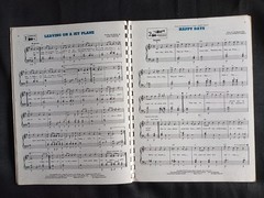 Hansen&rsquo;s 72 Giants Music of Todays Greatest Hits for Piano, Vocal, Organ, Guitar