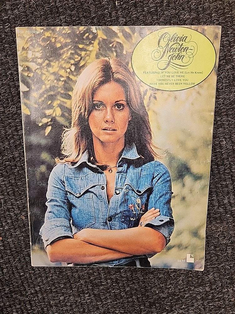 OLIVIA NEWTON-JOHN Music SONG Book 80 PAGES PHOTOS Piano Vocal Chords VTG 1975