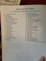 Folksinger’s Wordbook: Words To over 1,000 Songs
