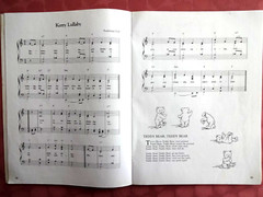 THE LULLABY BOOK Easy Piano Voice Guitar Song Book Amsco Publications 1985 VTG
