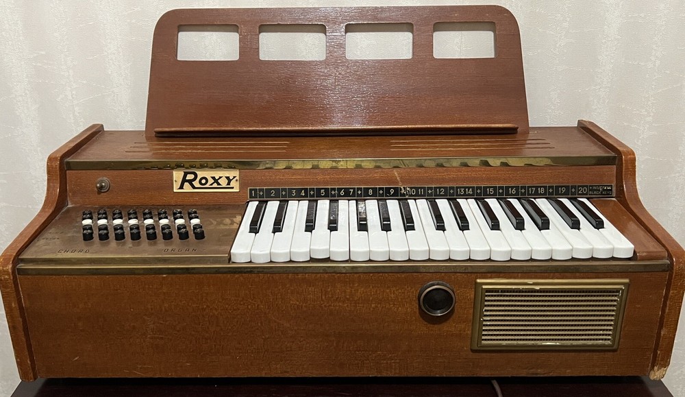 Vintage Chord Organ Roxy Chord Organ – 1960’s Italian Made Chord Organ