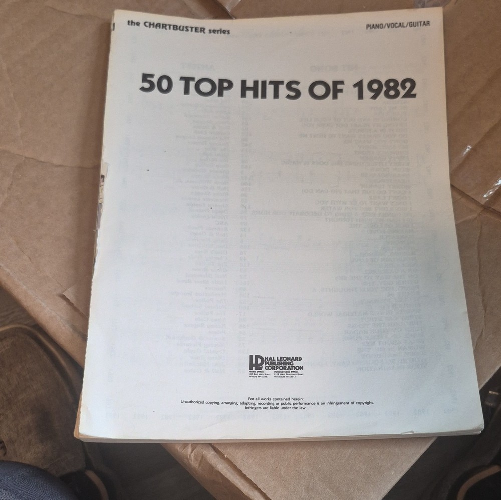 Hal Leonard 50 Top Hits of 1982 Songbook Piano/Voice/Guitar HL00309626
